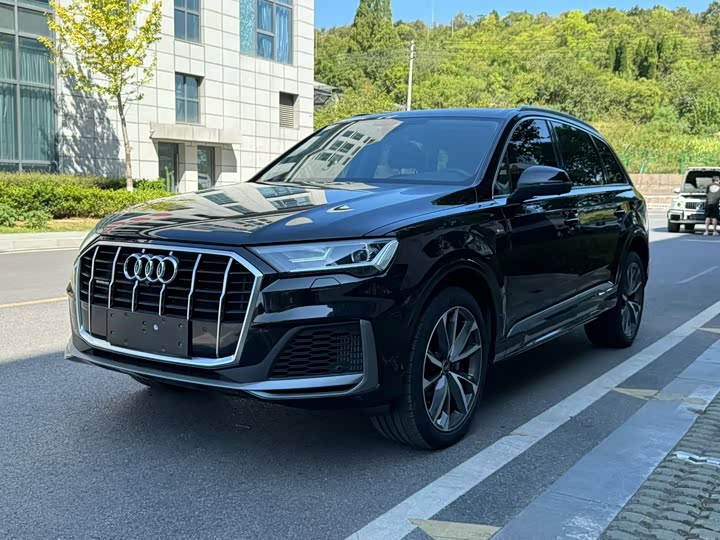 Фото 2 - Audi Q7
