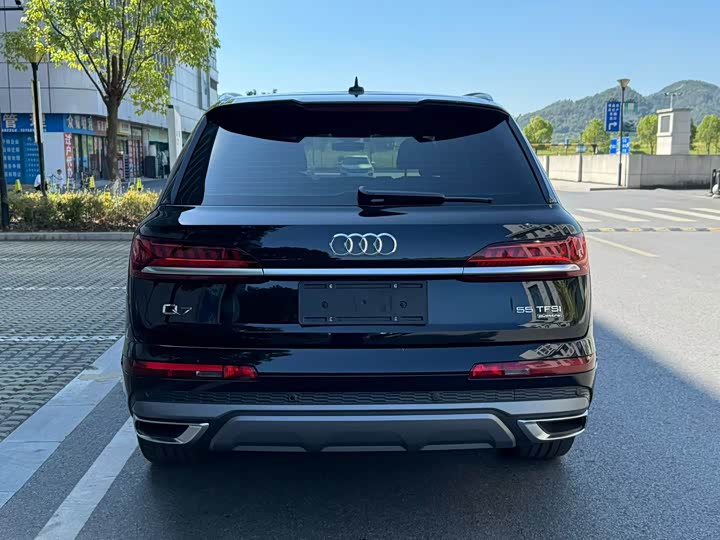 Фото 4 - Audi Q7