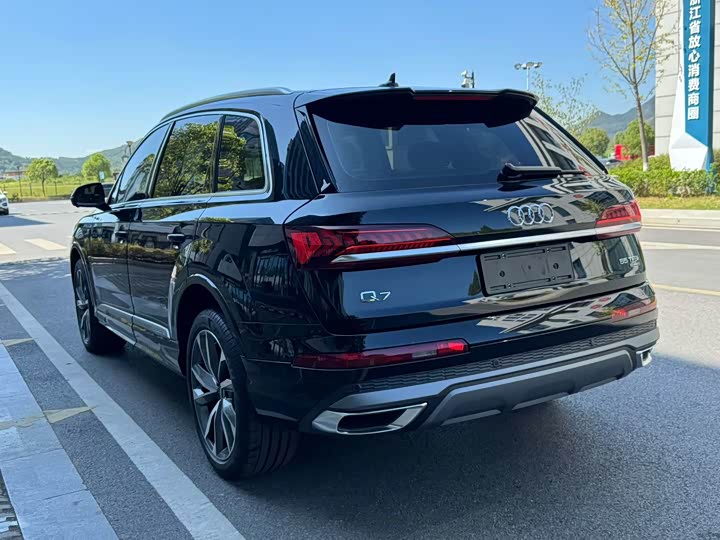 Фото 5 - Audi Q7