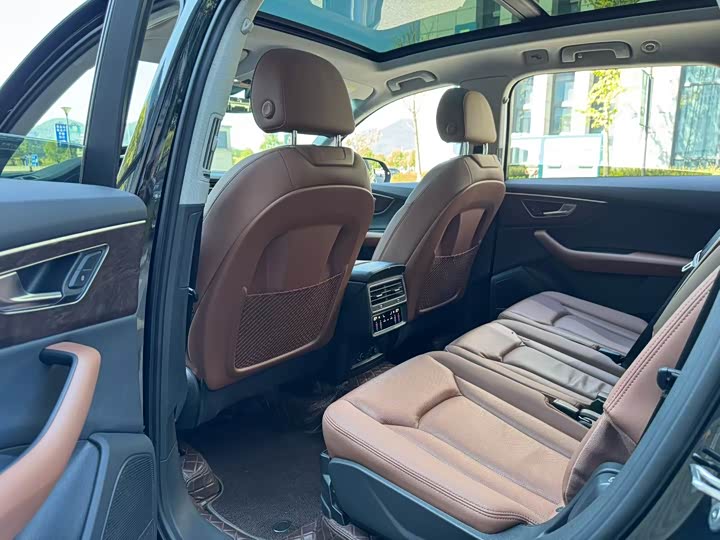 Фото 7 - Audi Q7