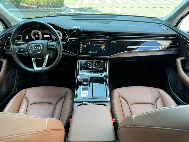 Фото 8 - Audi Q7