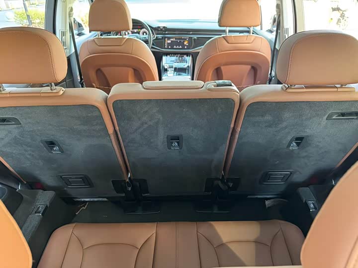 Фото 9 - Audi Q7