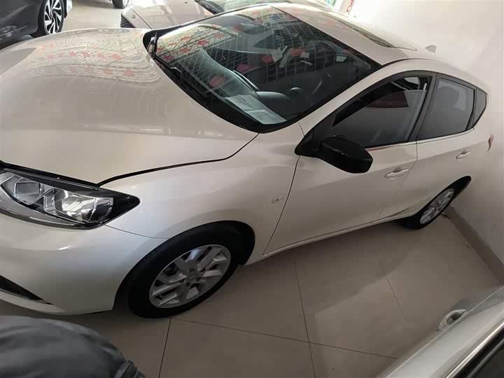 Фото 5 - Nissan Tiida