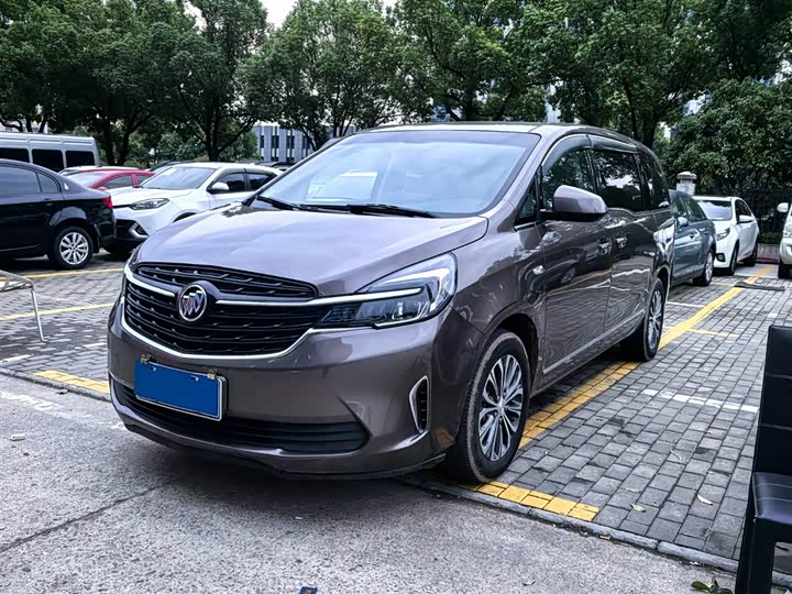 Фото 2 - Buick GL8 ES