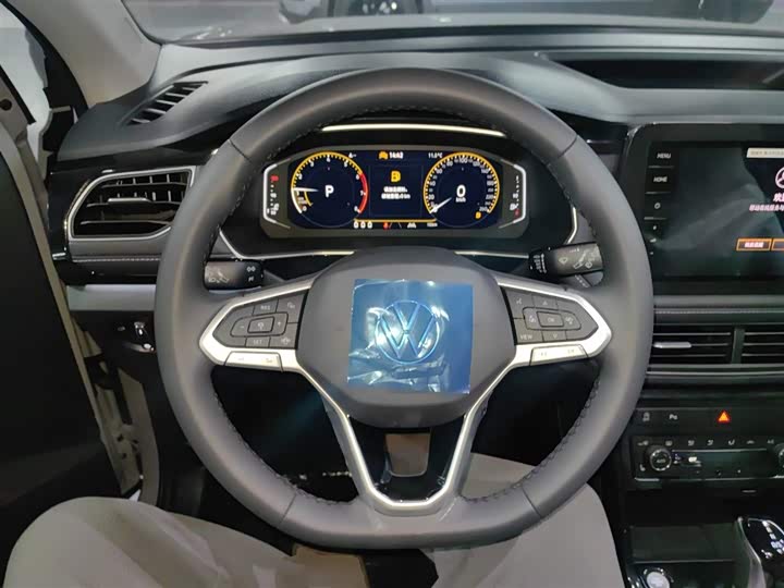 Фото 3 - Volkswagen Tharu