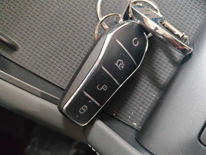 Фото 9 - BYD Qin L