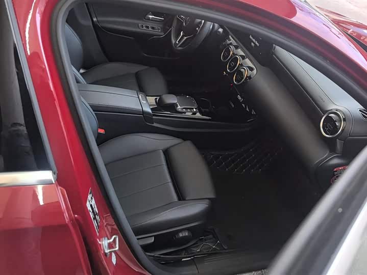 Фото 8 - Mercedes-Benz A-Class