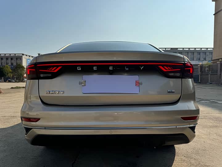 Фото 7 - Geely Emgrand