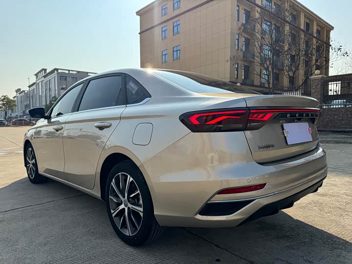 Фото 8 - Geely Emgrand