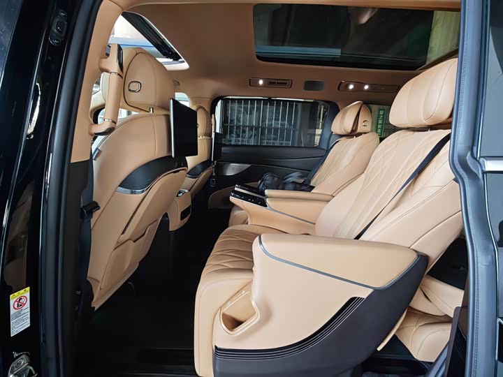 Фото 8 - Denza D9