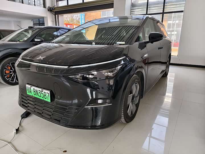 Фото 1 - XPeng X9