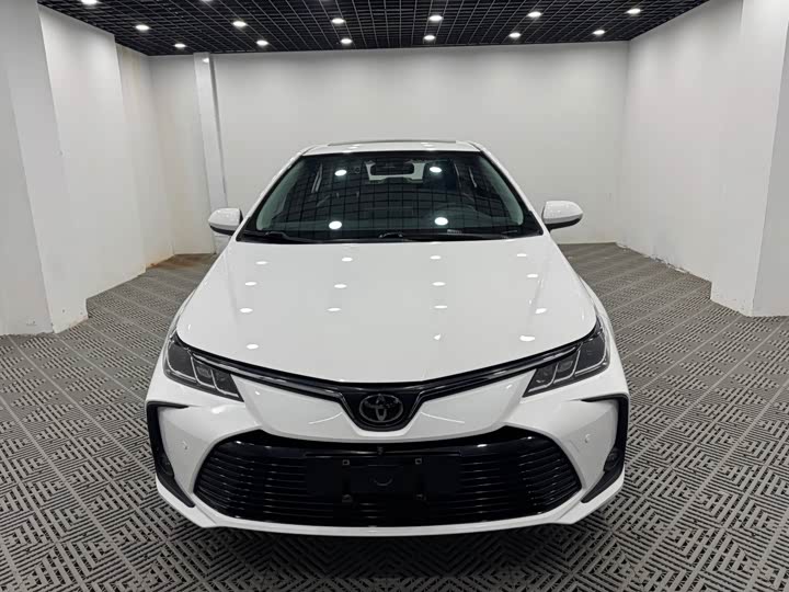 Фото 2 - Toyota Corolla