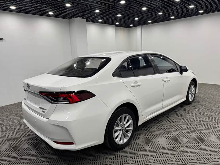 Фото 7 - Toyota Corolla