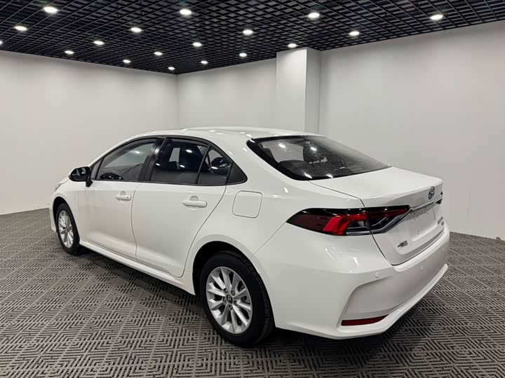 Фото 8 - Toyota Corolla