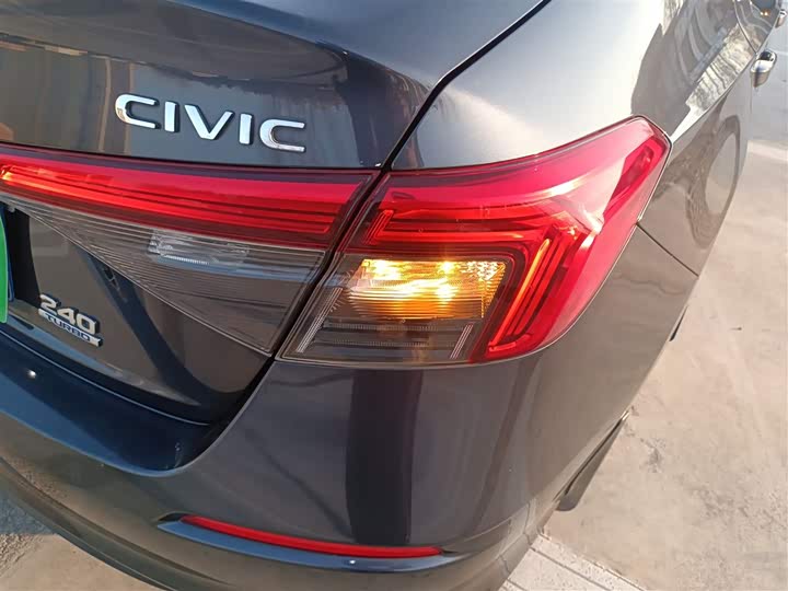 Фото 8 - Honda Civic