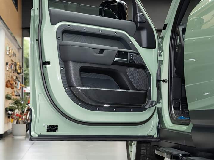 Фото 7 - Land Rover Defender