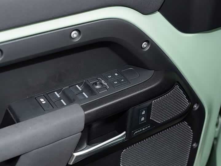 Фото 8 - Land Rover Defender