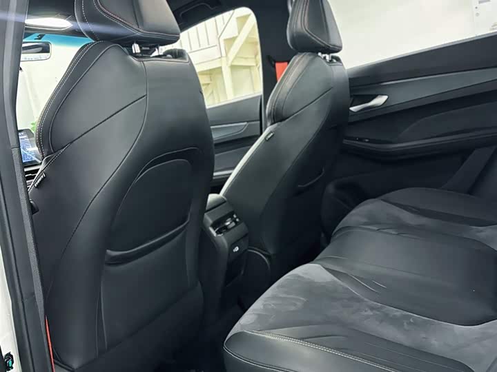 Фото 2 - Geely Binrui