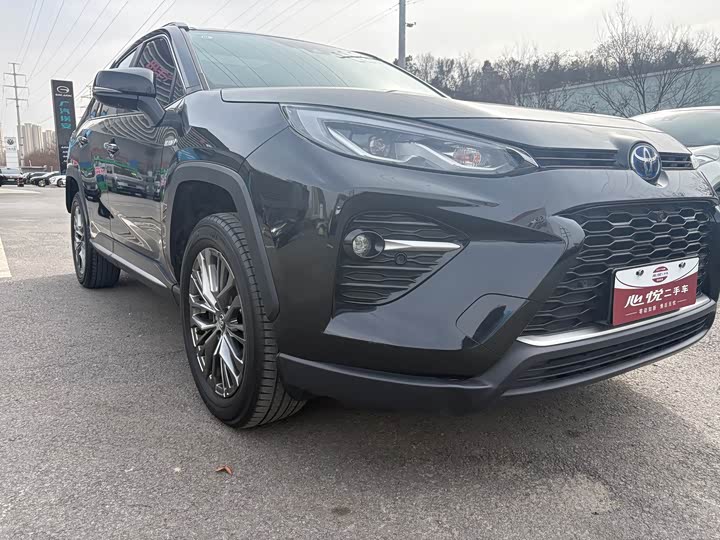 Фото 3 - Toyota Wildlander