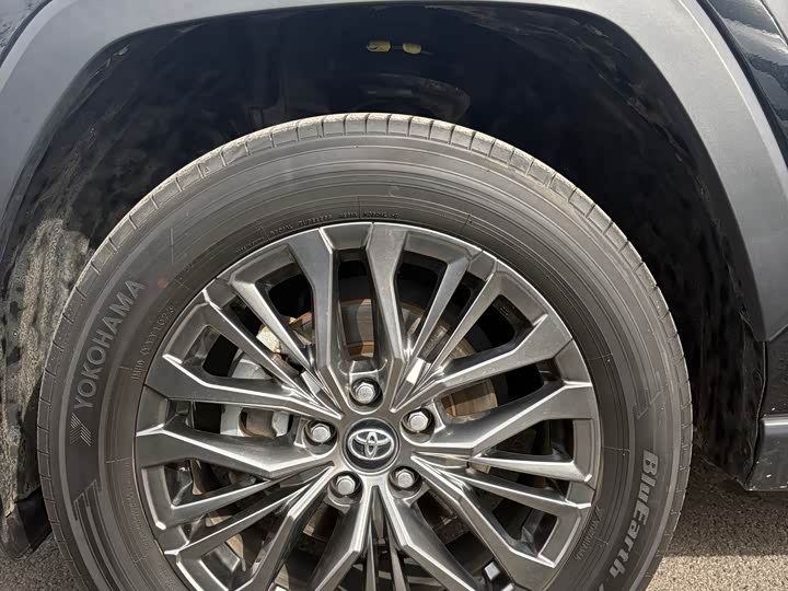 Фото 5 - Toyota Wildlander