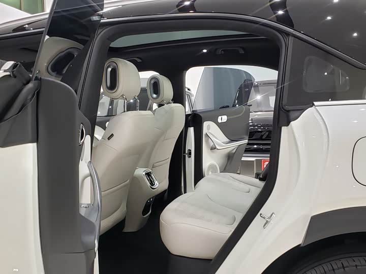 Фото 9 - Smart #1