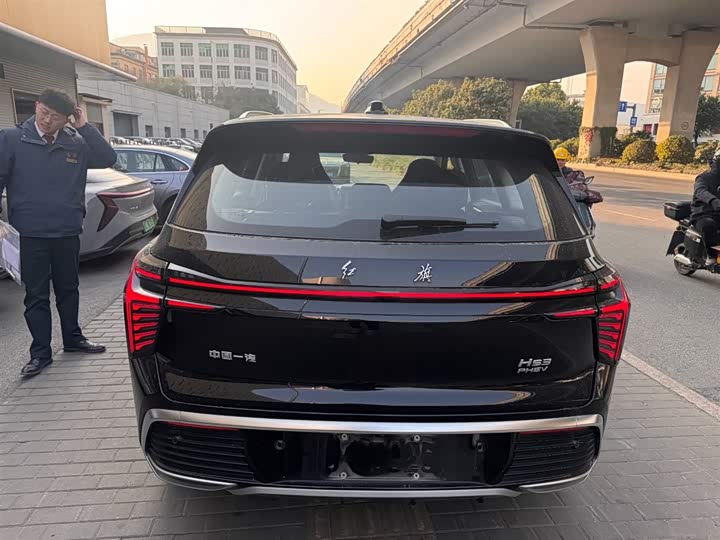 Фото 8 - Hongqi HS3 Hybrid