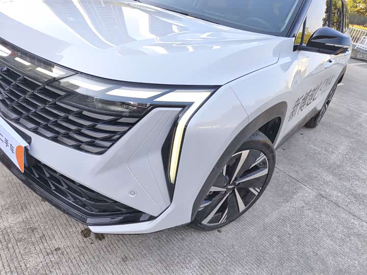 Фото 3 - Geely Atlas L