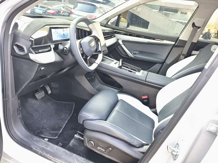 Фото 4 - Geely Atlas L