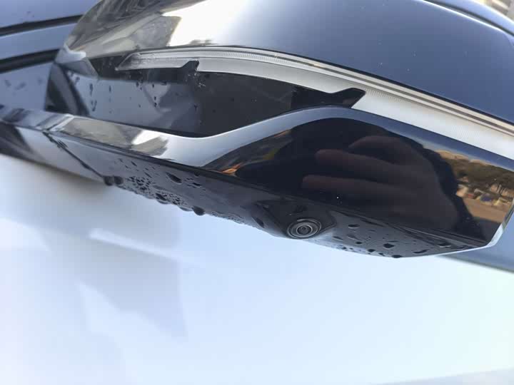 Фото 6 - Geely Atlas L