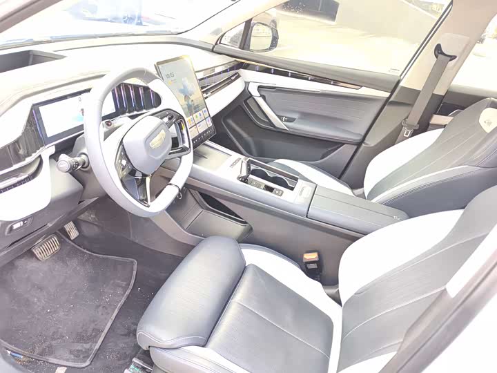 Фото 7 - Geely Atlas L