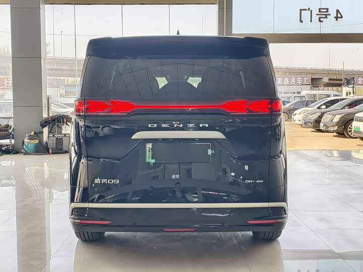 Фото 5 - Denza D9