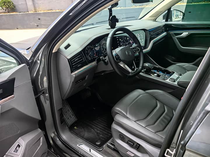 Фото 4 - Volkswagen Touareg