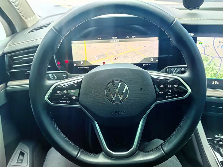 Фото 7 - Volkswagen Touareg