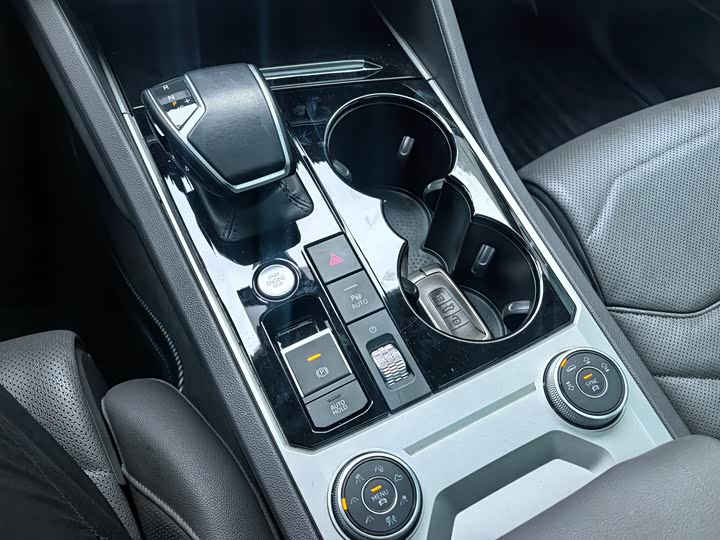 Фото 8 - Volkswagen Touareg