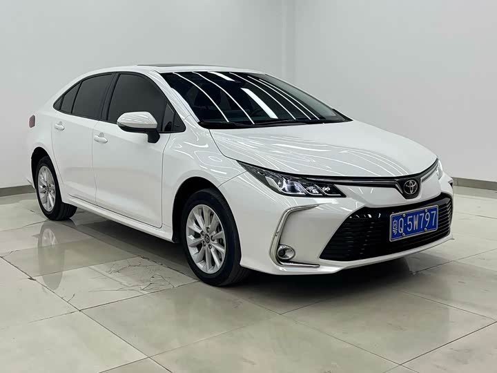 Фото 2 - Toyota Corolla