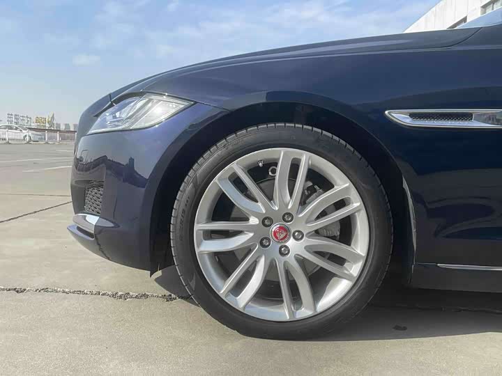 Фото 4 - Jaguar XF L