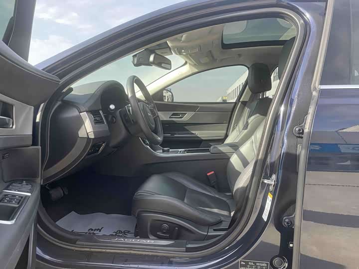 Фото 9 - Jaguar XF L