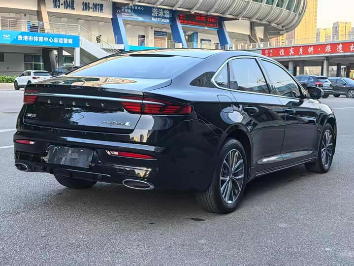 Фото 4 - Geely Preface