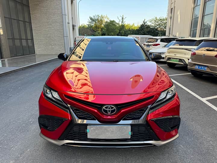 Фото 2 - Toyota Camry