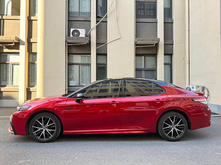 Фото 7 - Toyota Camry