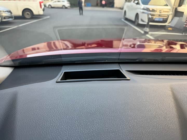 Фото 8 - Toyota Camry