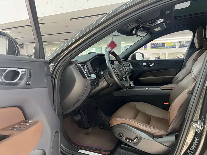 Фото 6 - Volvo XC60