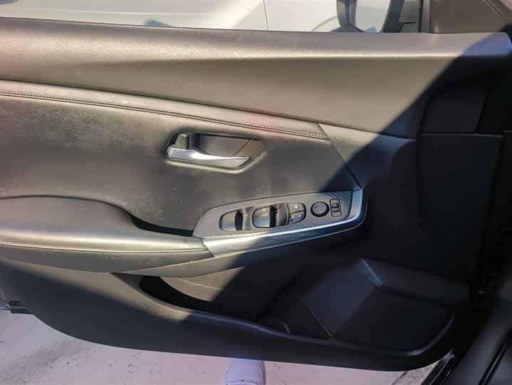 Фото 7 - Nissan Sylphy