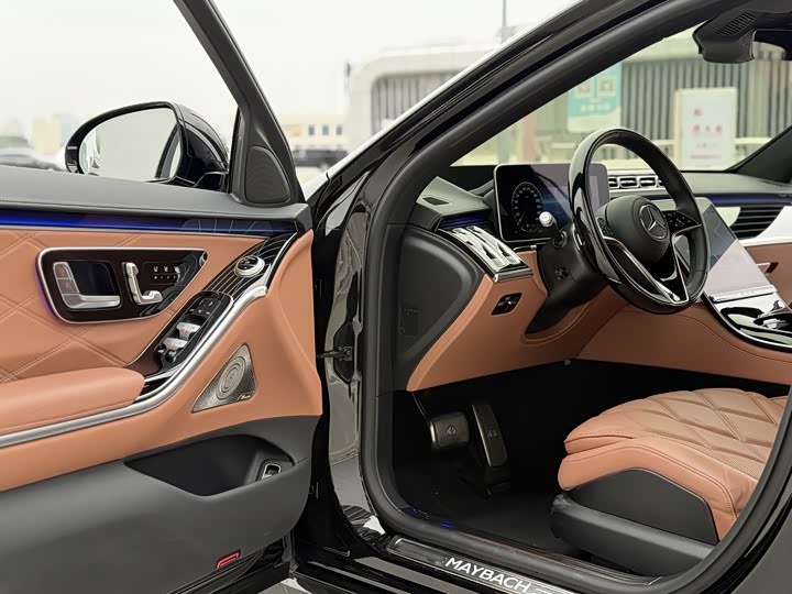 Фото 4 - Mercedes-Benz Maybach S-Class