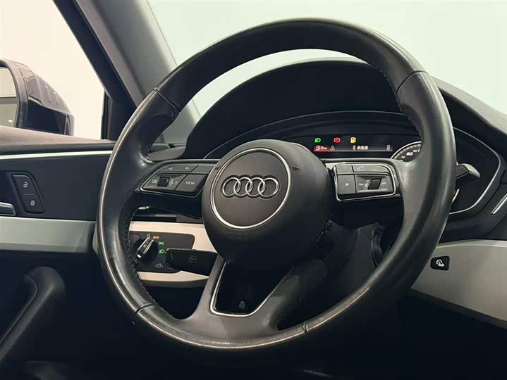 Фото 7 - Audi A4L