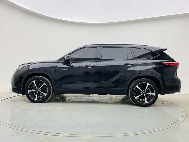 Фото 4 - Toyota Crown Kluger