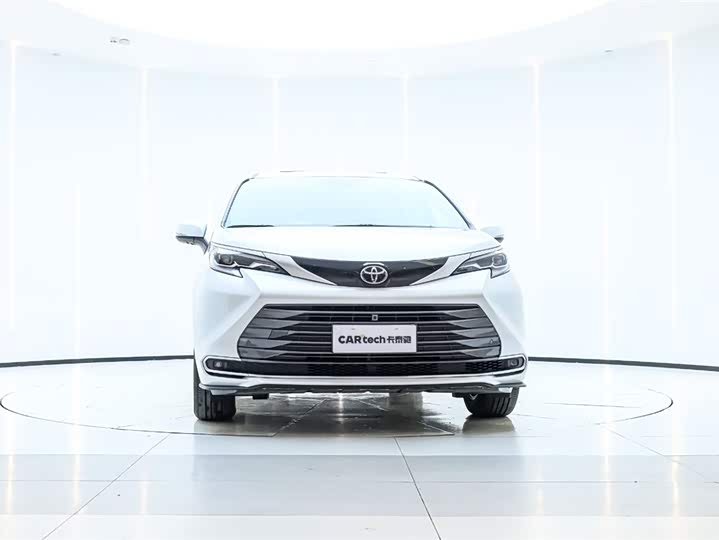 Фото 3 - Toyota Sienna