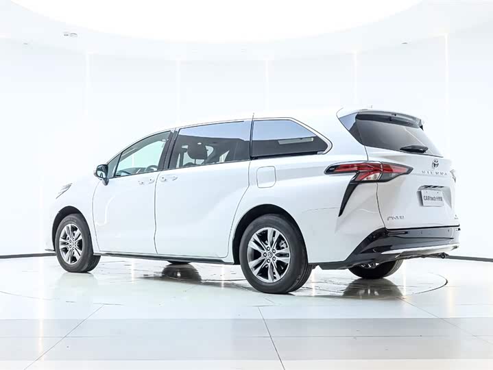 Фото 7 - Toyota Sienna