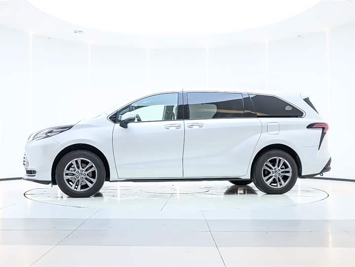 Фото 8 - Toyota Sienna