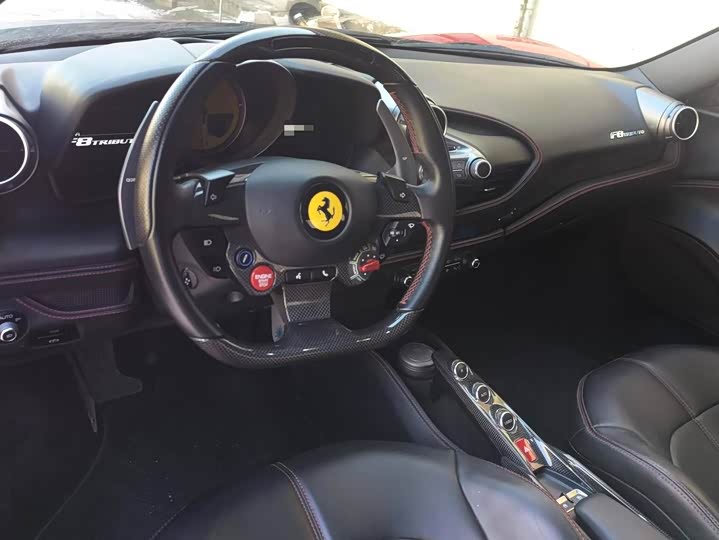 Фото 2 - Ferrari F8